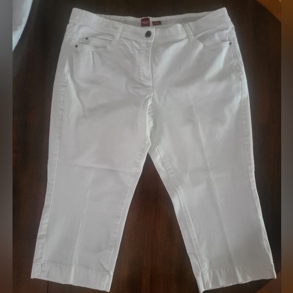 Women's White Capris